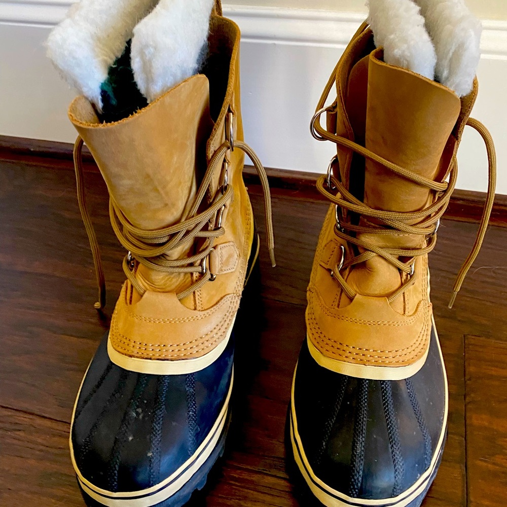 Lined waterproof outdoor boots